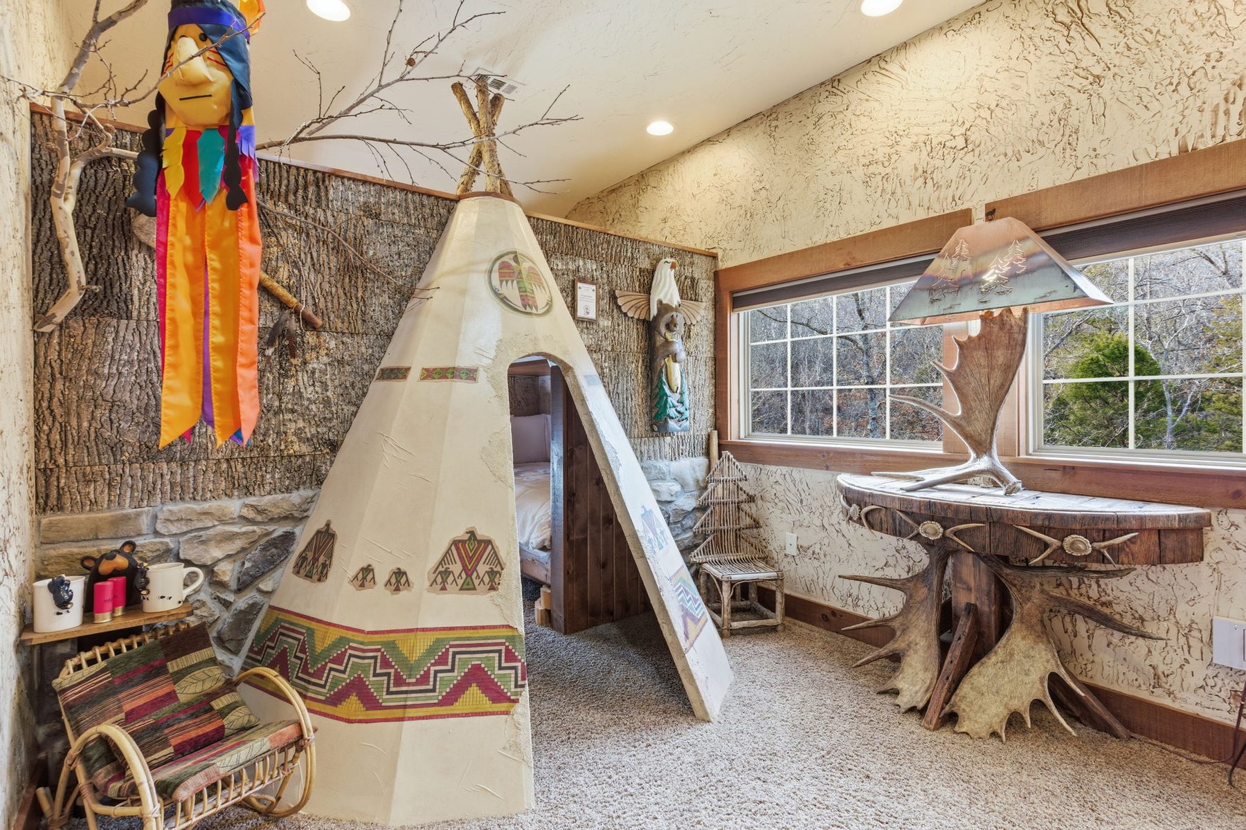 Kids' room with teepee play tent